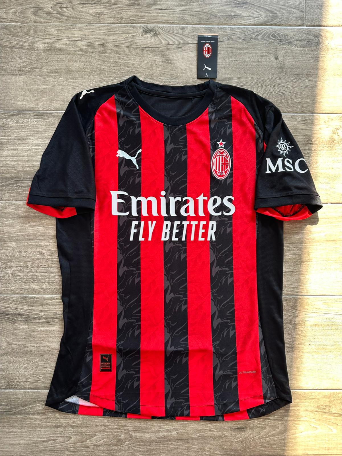 AC Milan 2025-2026 İç Saha profesyonel maç forması.