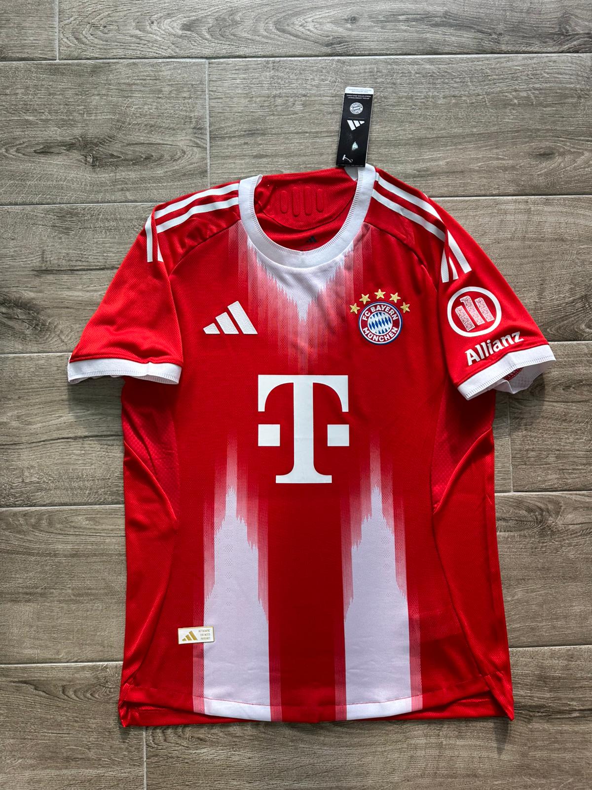 Bayern Münih 2025-2026 İç Saha Forması